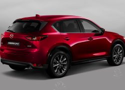 Mazda CX-5 bei Auto Stahl Modellabbildung in schräger Heckansicht, Modellfarbe rot