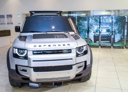 Der neue Land Rover Defender bei AUTO STAHL im Jaguar Land Rover Flagship-Store in der Brunner Straße 81a, 1230 Wien