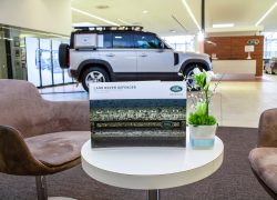 Der neue Land Rover Defender bei AUTO STAHL im Jaguar Land Rover Flagship-Store in der Brunner Straße 81a, 1230 Wien