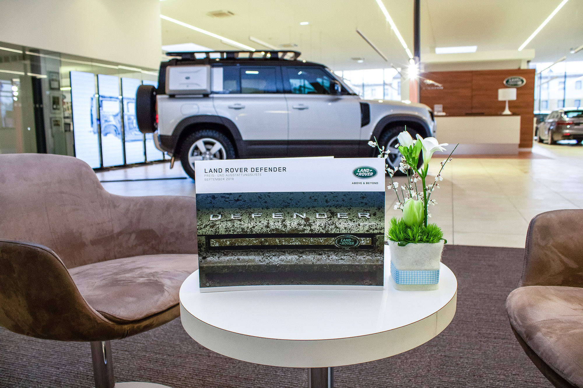 Der neue Land Rover Defender bei AUTO STAHL im Jaguar Land Rover Flagship-Store in der Brunner Straße 81a, 1230 Wien