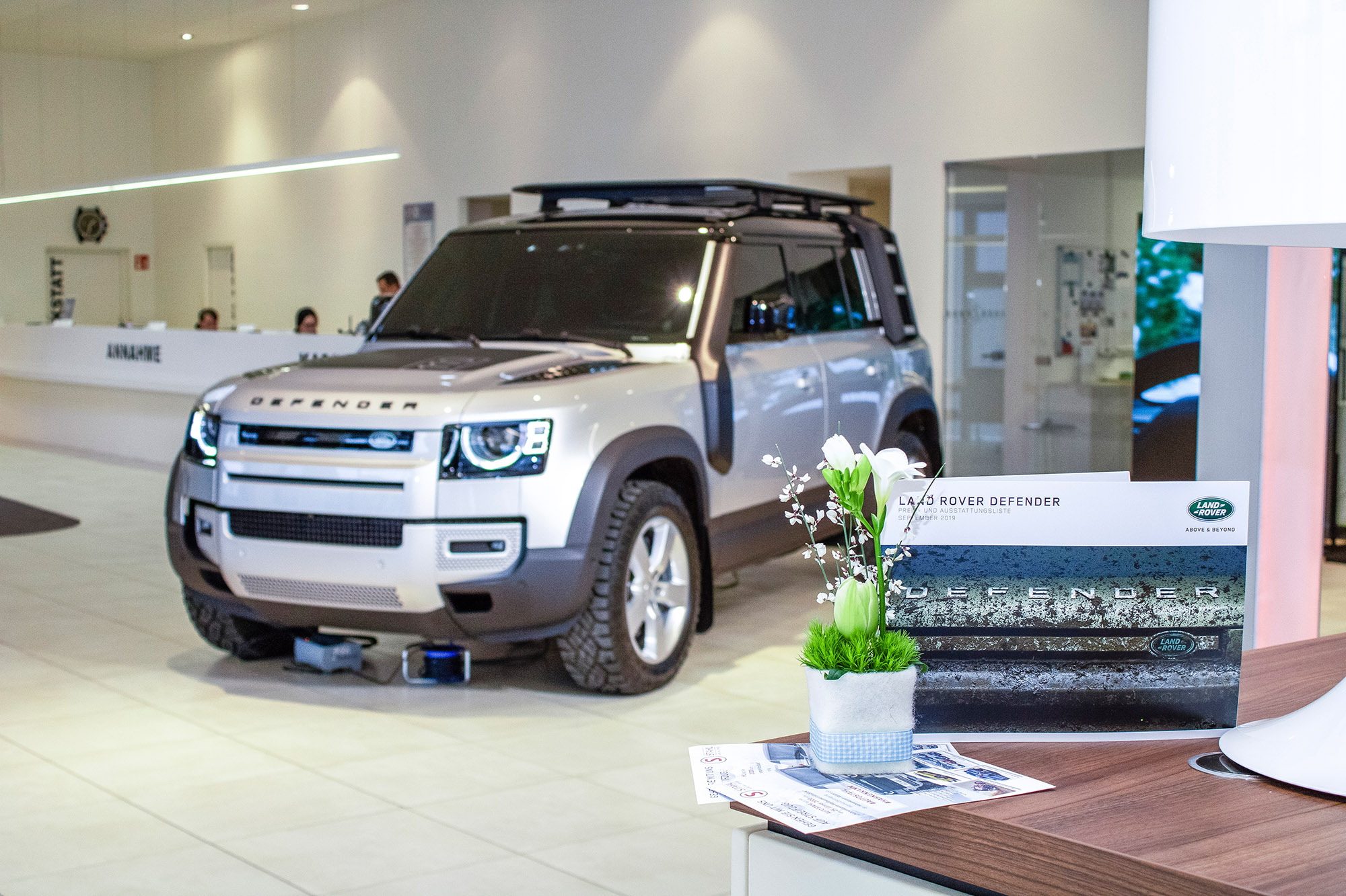 Der neue Land Rover Defender bei AUTO STAHL im Jaguar Land Rover Flagship-Store in der Brunner Straße 81a, 1230 Wien