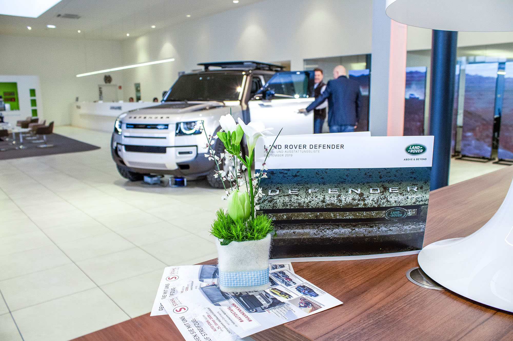 Der neue Land Rover Defender bei AUTO STAHL im Jaguar Land Rover Flagship-Store in der Brunner Straße 81a, 1230 Wien