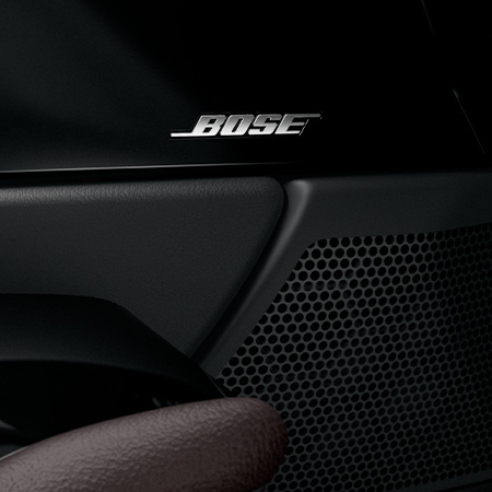 Mazda CX-30 bei Auto Stahl Modellabbildung, Detailansicht des Bose Soundsystems