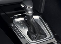 Kia XCeed Plug-in Hybrid bei Auto Stahl Innenansicht Schaltknauf