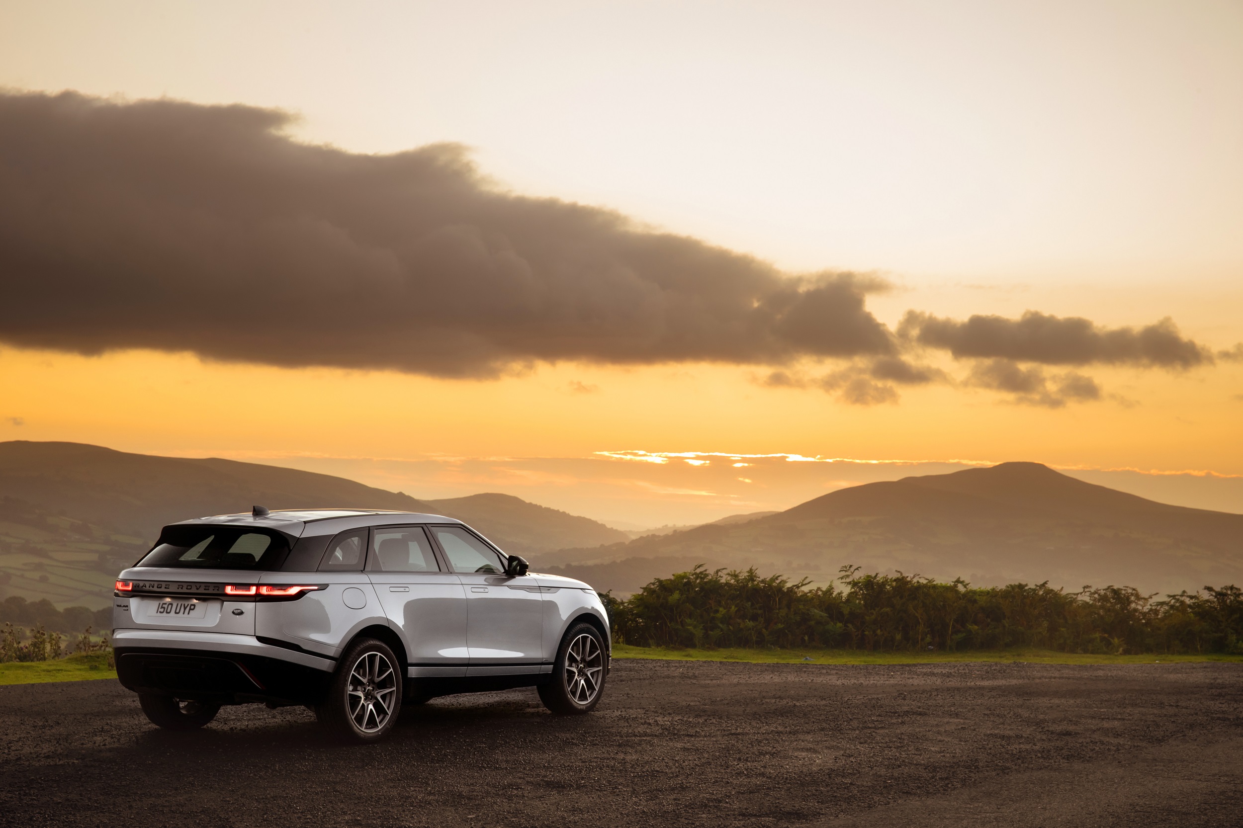 Auto Stahl der neue Range Rover Velar Sonnenuntergang