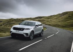 Range Rover Velar weiß während der Fahrt