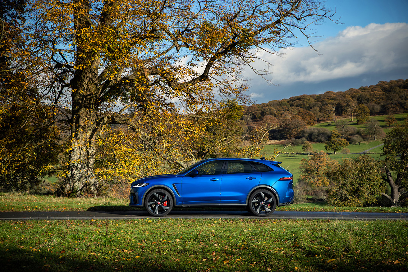 Der Jaguar F-Pace SVR Dynamic – Bei der Jaguar Land Rover SVO Tour vom 28.9. bis 9.10.2021 bei Auto Stahl Wien 22 erleben!