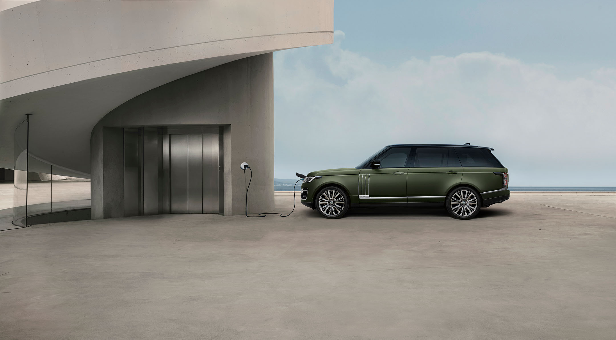 Range Rover SV – Bei der Jaguar Land Rover SVO Tour vom 28.9. bis 9.10.2021 bei Auto Stahl Wien 22 erleben!