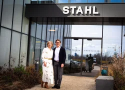 Eigentümerfamilie Isabella und Gernot Keusch am 2021 eröffneten Standort AUTO STAHL in der Donaustadt