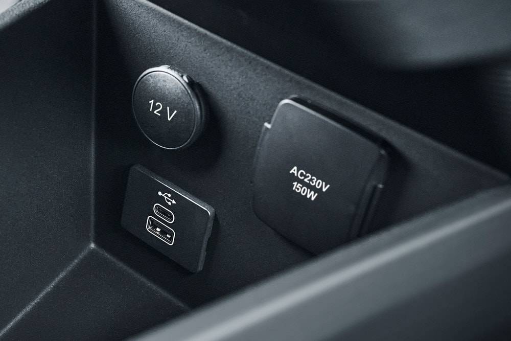 ford-e_transit_courier-eu-Column_Card_E_Transit_Courier_Interior_04-1000x667-1000x667-detail-usb-ports